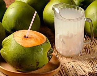 Como fazer água de coco