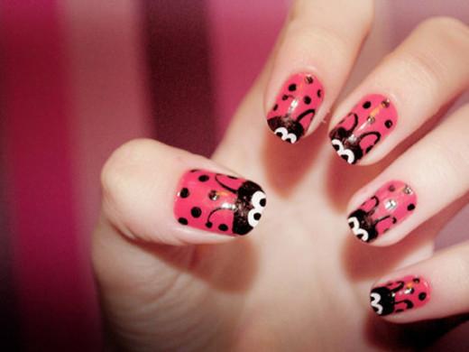 Como fazer desenhos nas unhas com palito - Passo 3