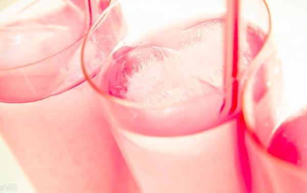Como fazer limonada rosa