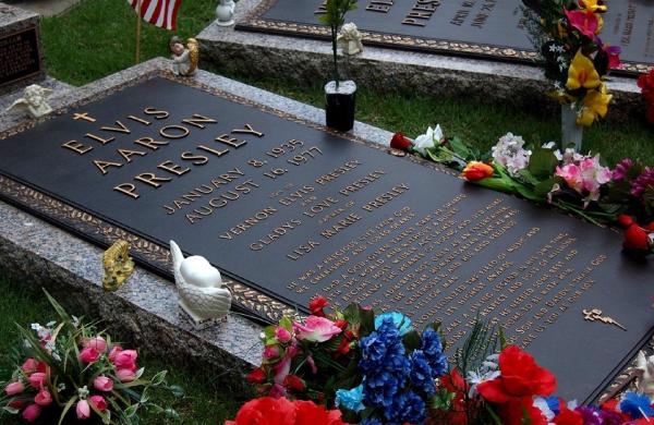 Como Elvis Presley morreu - Onde fica o túmulo de Elvis Presley