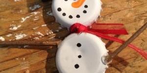 Como fazer um boneco de neve com material reciclado