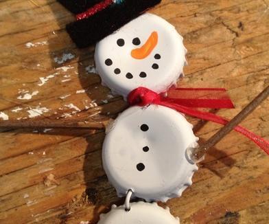 Como fazer um boneco de neve com material reciclado - Passo 5