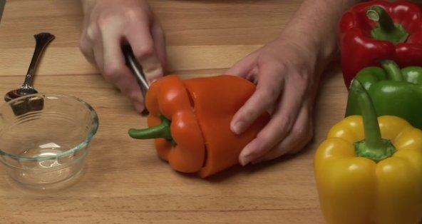 Como fazer pimentões recheados com carne moída e arroz - Passo 1