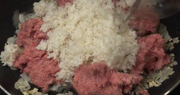 Como fazer pimentões recheados com carne moída e arroz - Passo 3
