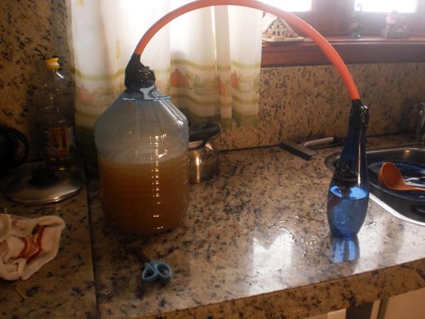 Como fazer Hidromel - 8. Coloque a mistura em local seco e fresco