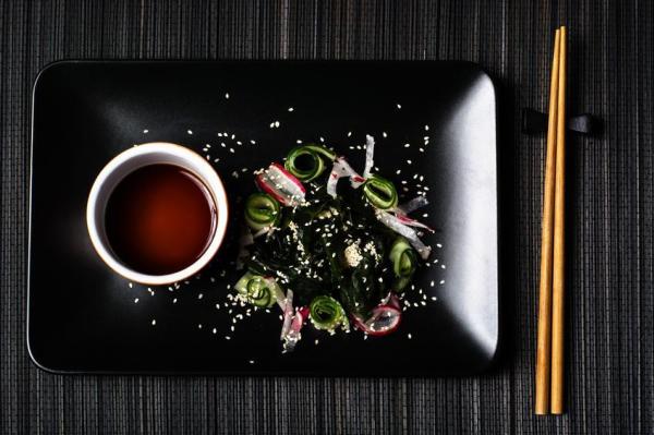 Receitas com alga wakame - Salada de pepino e wakame