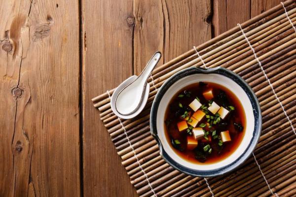 Receitas com alga wakame - Sopa de missô com wakame